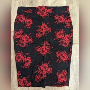 Torrid size 00 pencil skirt with red rose print pattern new with tags!